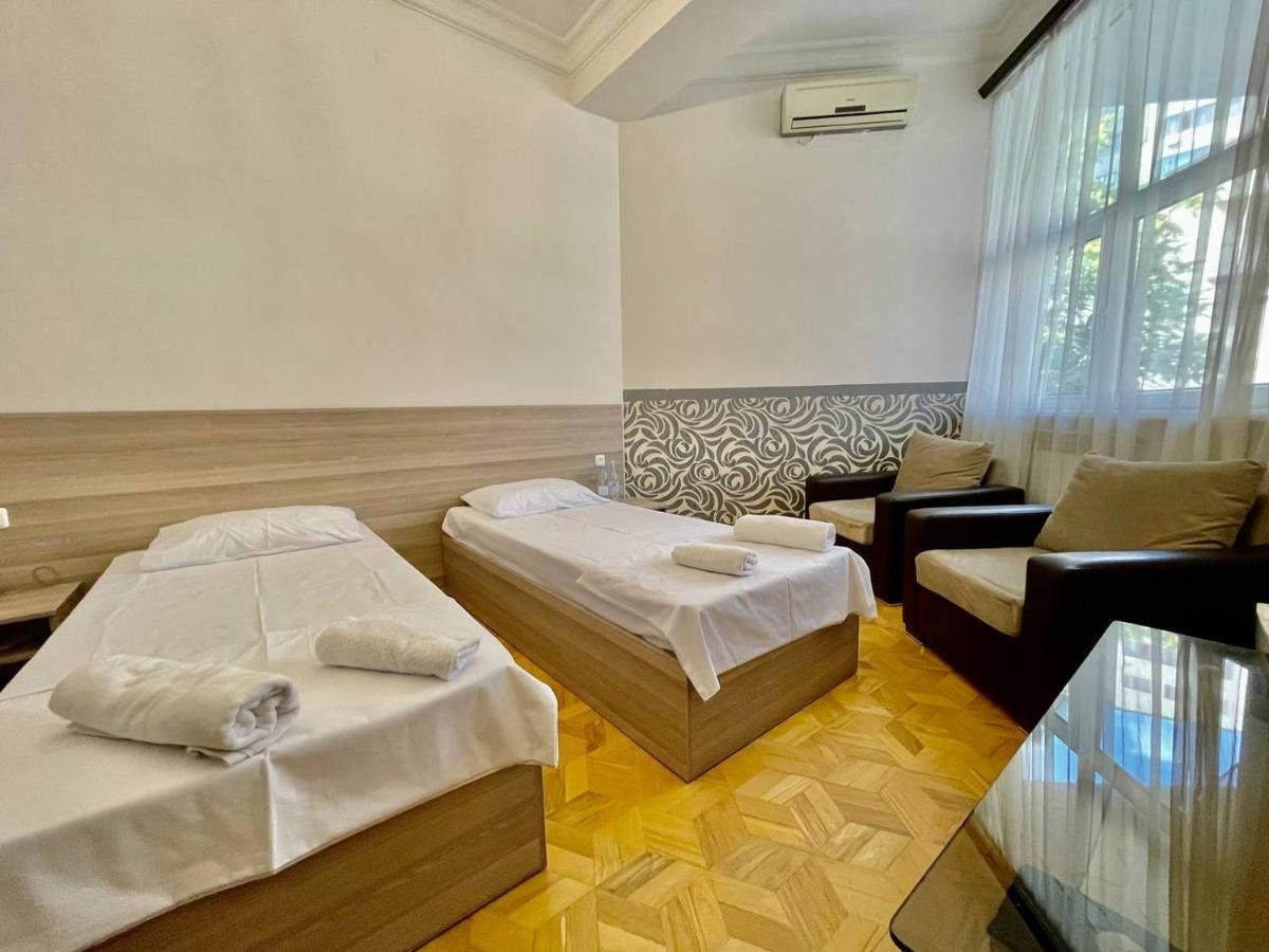 Olive Hotel Jerevan Buitenkant foto