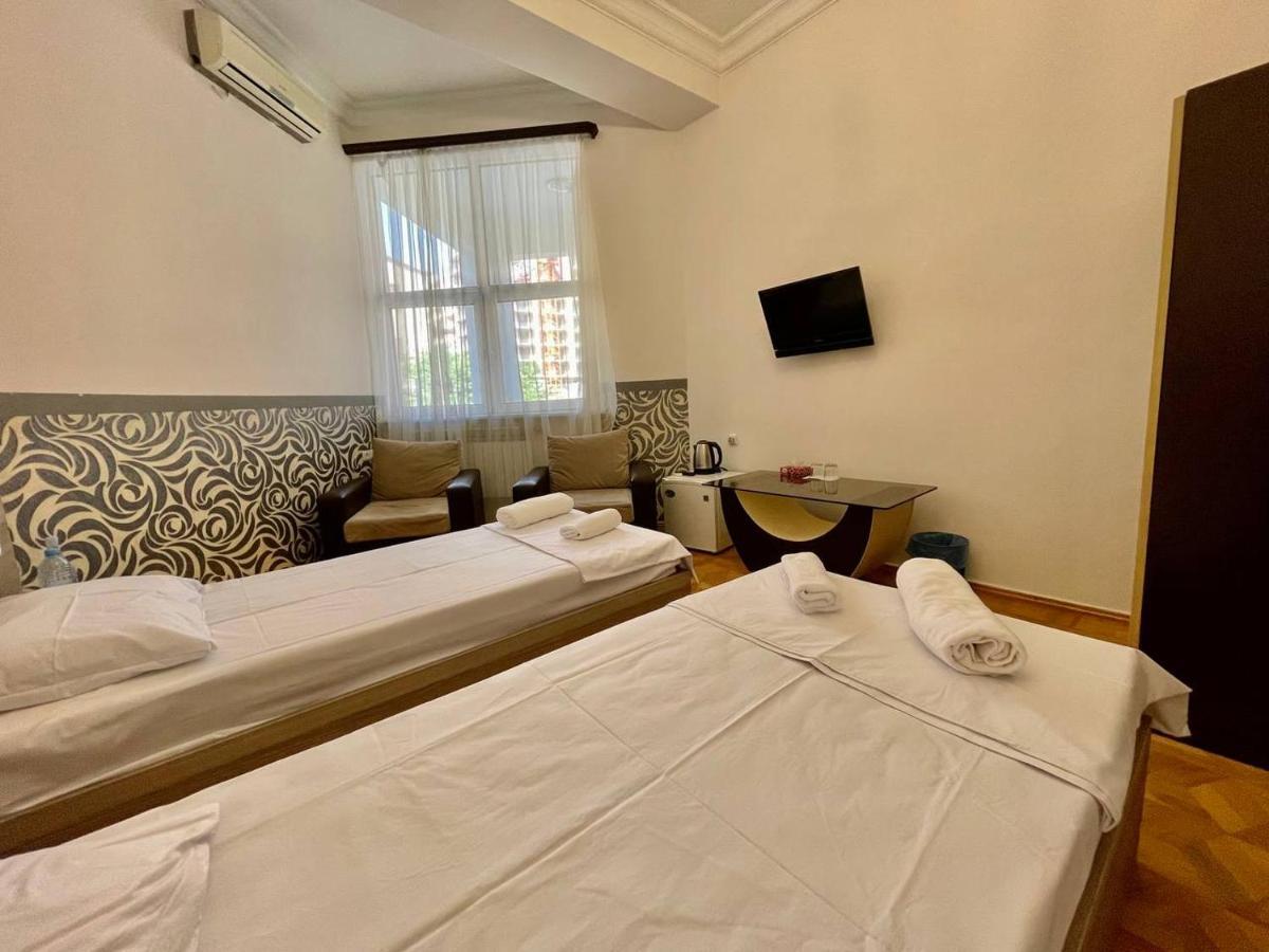 Olive Hotel Jerevan Buitenkant foto