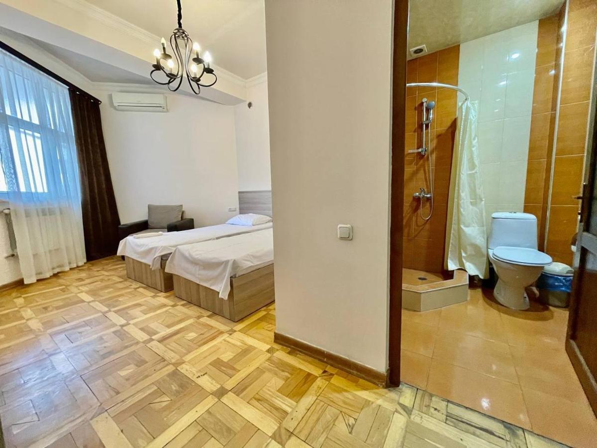 Olive Hotel Jerevan Buitenkant foto