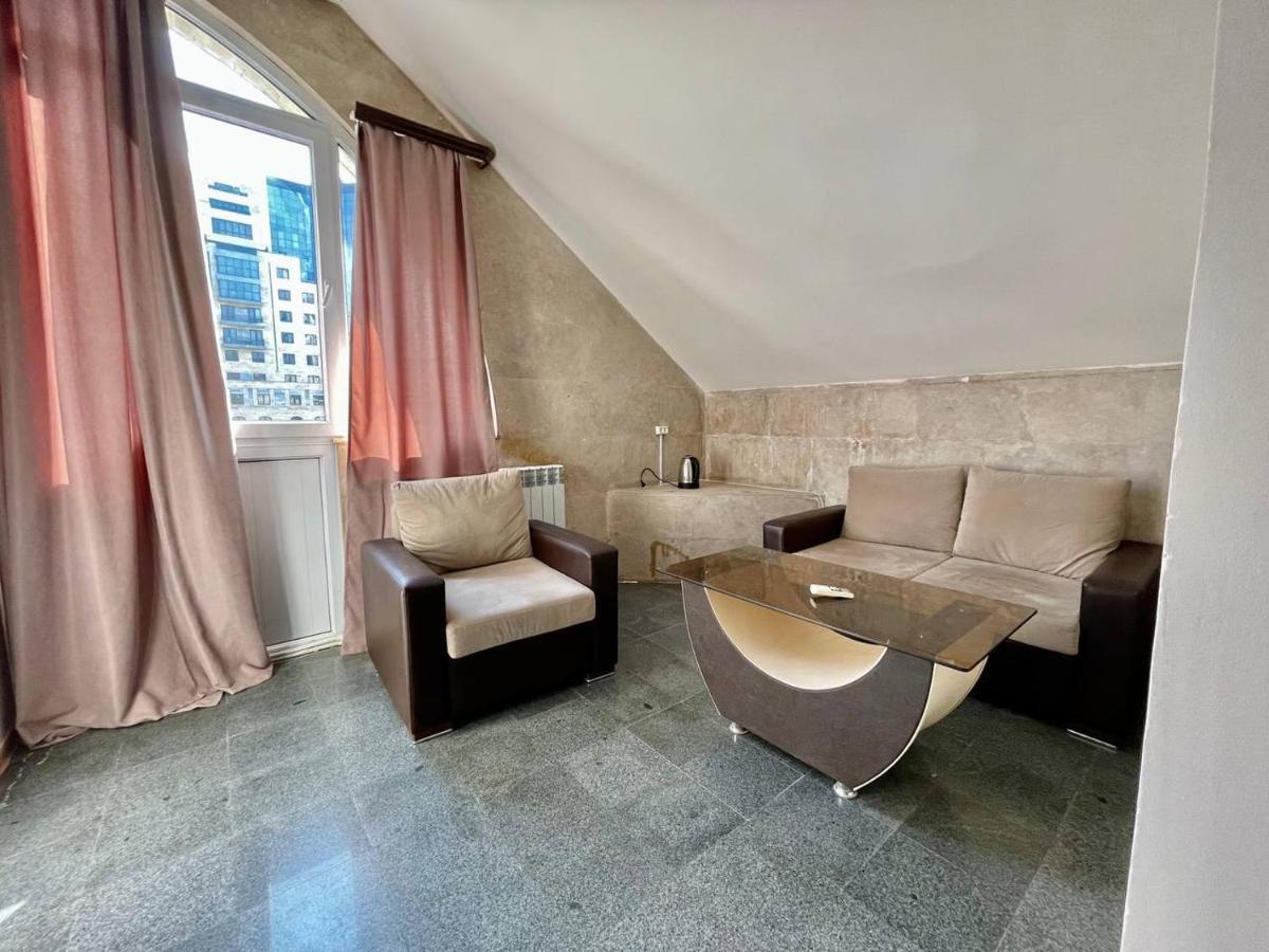 Olive Hotel Jerevan Buitenkant foto