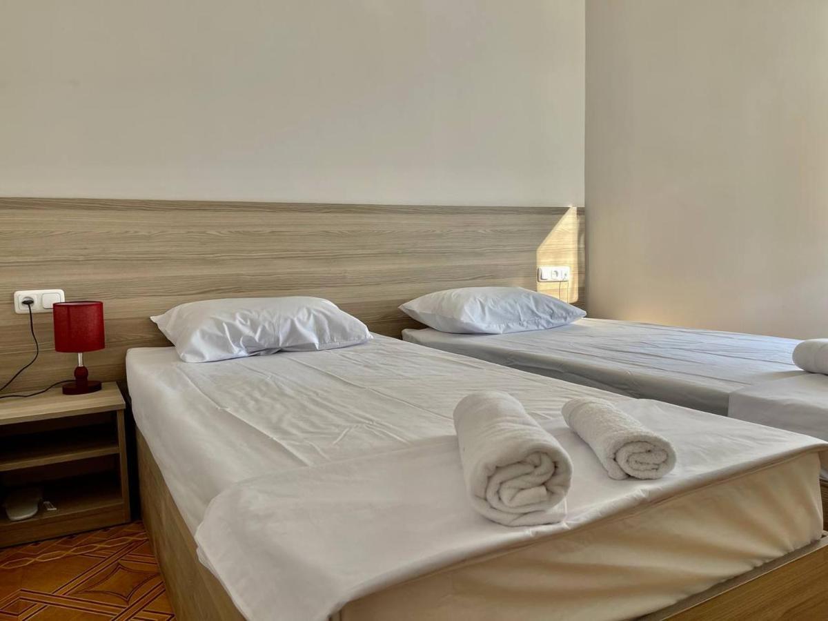 Olive Hotel Jerevan Buitenkant foto
