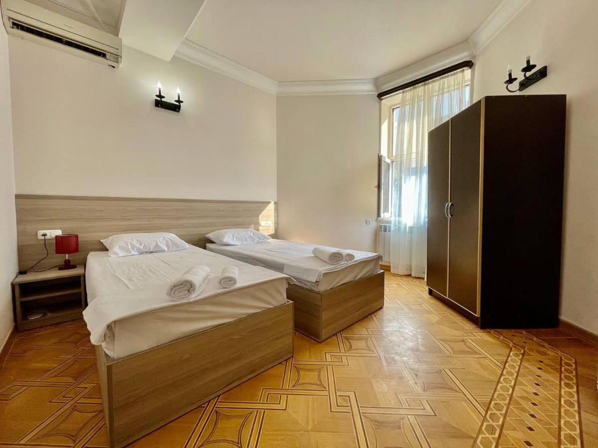 Olive Hotel Jerevan Buitenkant foto