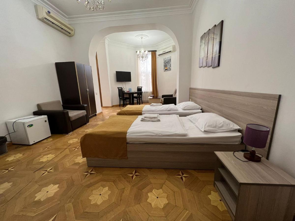 Olive Hotel Jerevan Buitenkant foto