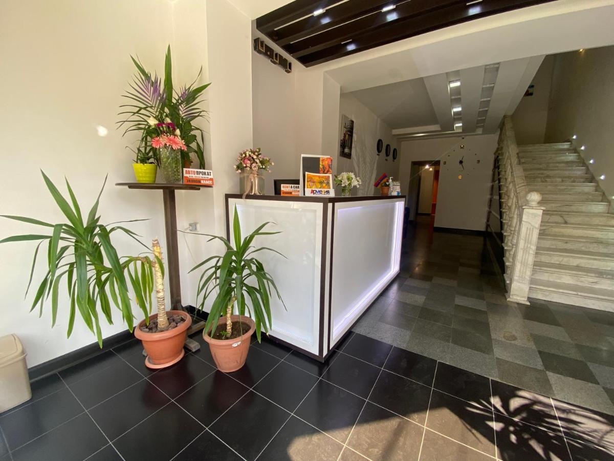 Olive Hotel Jerevan Buitenkant foto